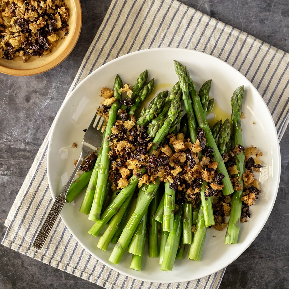 Asparagus with black olive crumbs