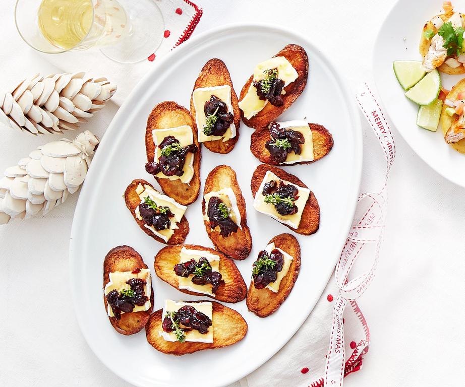 Potato crostini with cranberry, brie and thyme